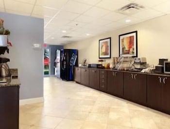 Microtel Inn&Suites by Wyndham Spring Hill/Weeki Wachee Restaurant foto