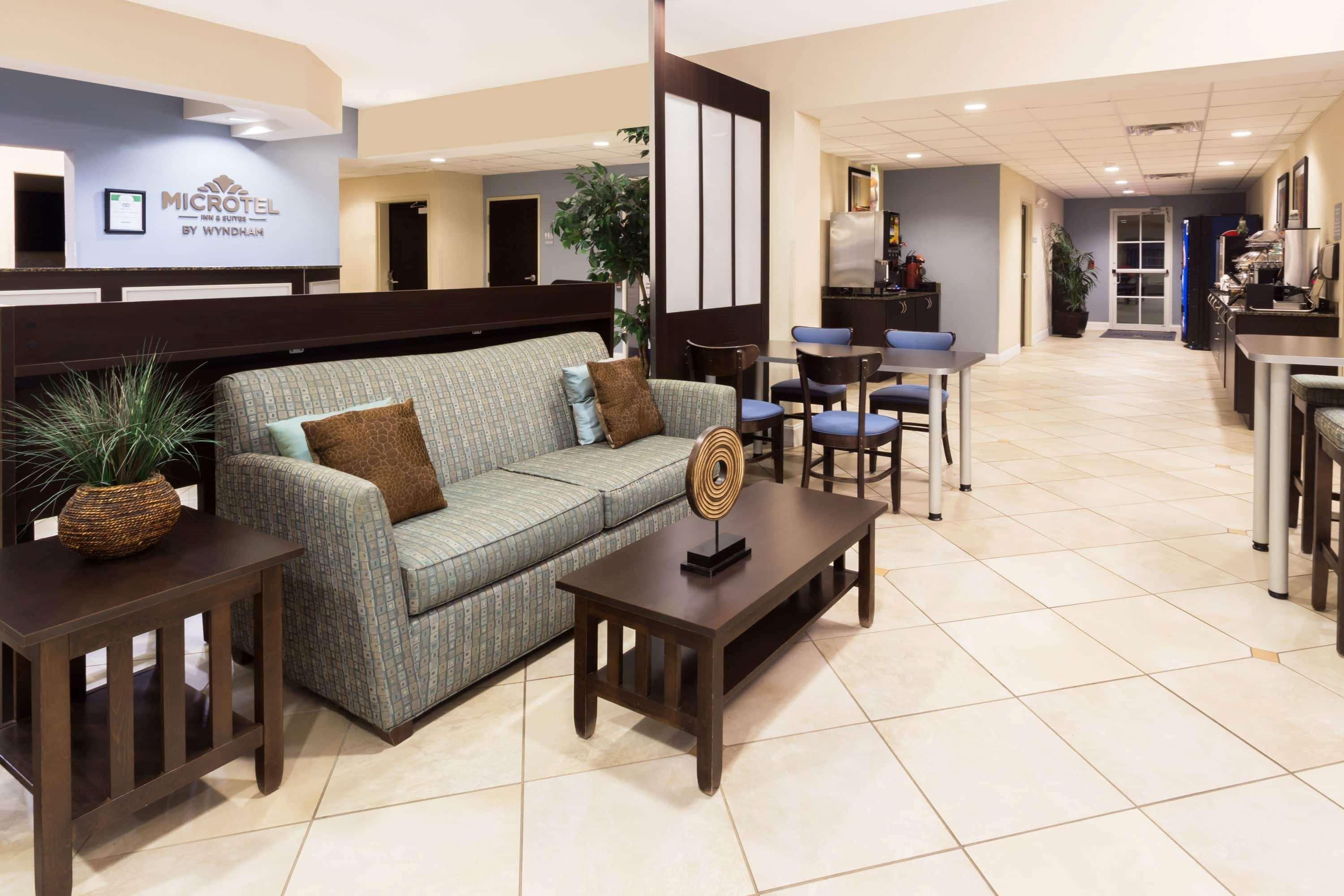 Microtel Inn&Suites by Wyndham Spring Hill/Weeki Wachee Exterior foto