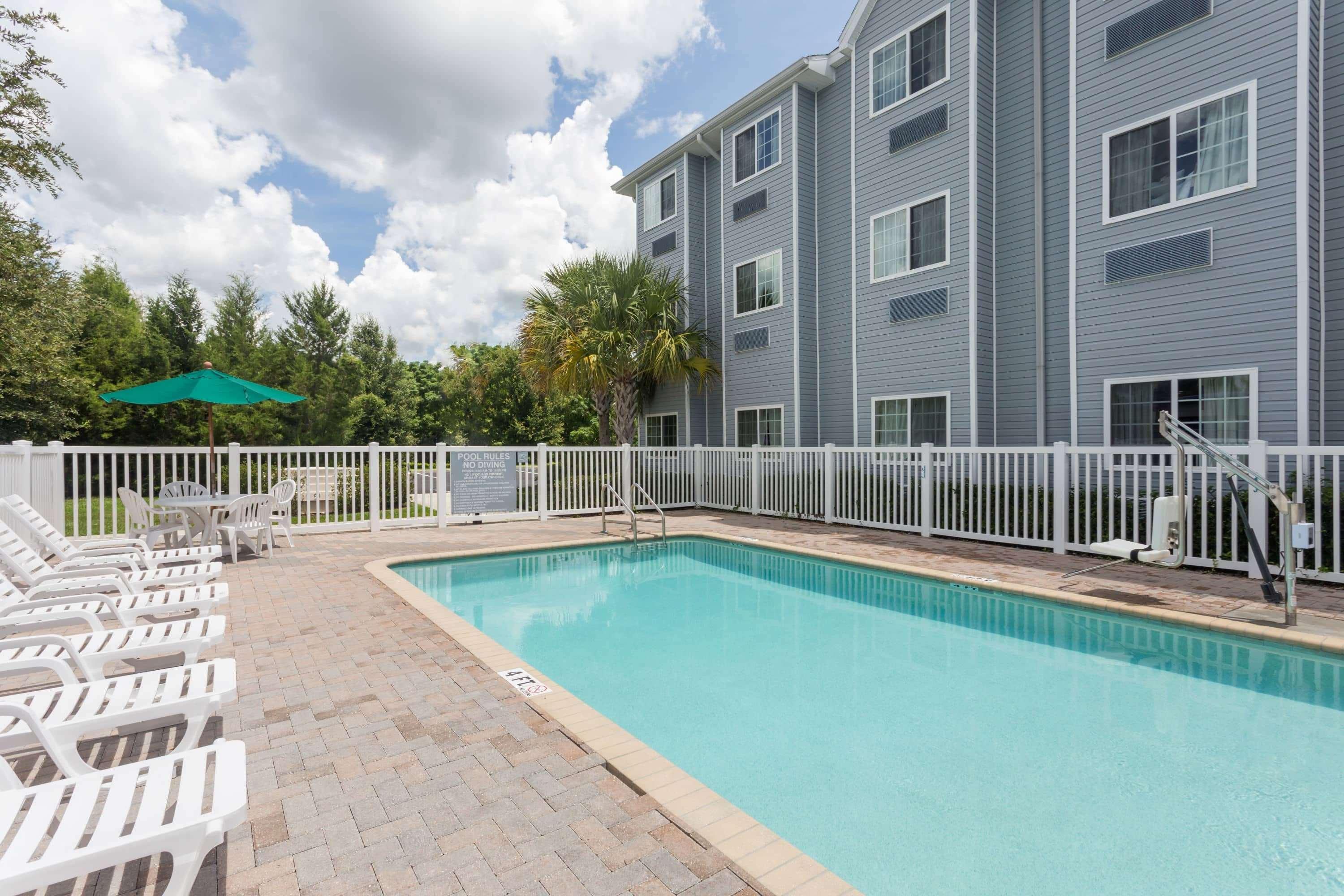 Microtel Inn&Suites by Wyndham Spring Hill/Weeki Wachee Exterior foto